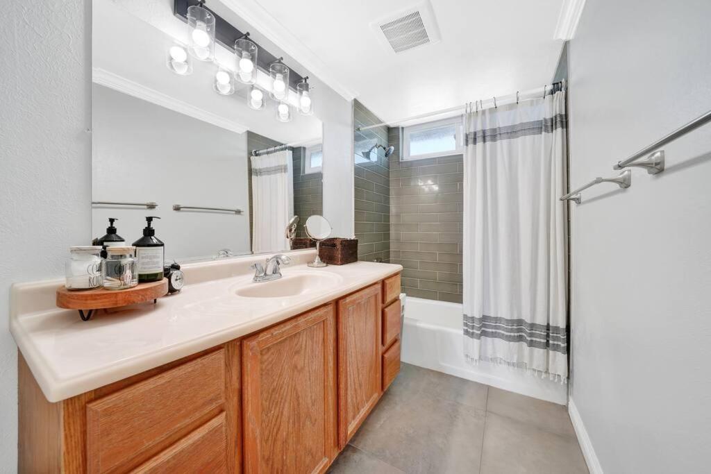 Private Heated Pool Oasis/Disney/Retro Arcade/Gym Placentia Exterior photo